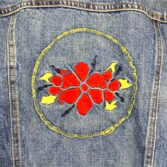 NWT GAP 1969 Floral Embroidered Jean Jacket M Boho Distressed Blue Denim NEW - Picture 4 of 6